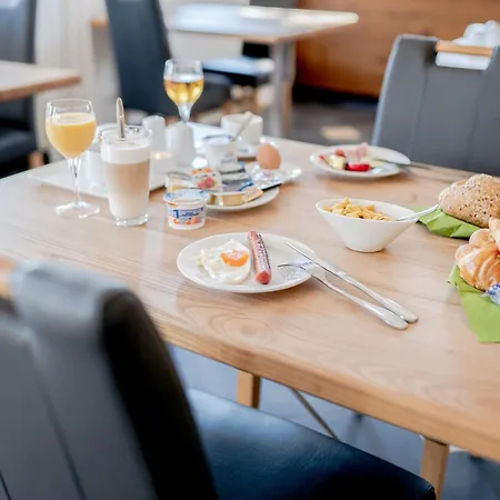 Hotel Donau-ries & Restaurante Delphi 3*