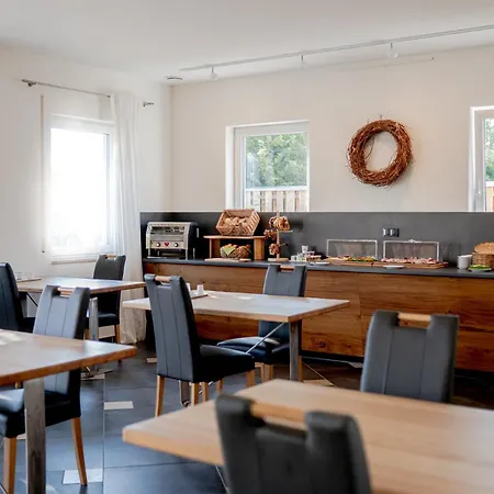 Donau-ries & Restaurante Delphi 3*