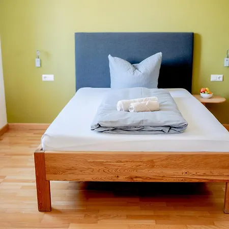 Donau-ries & Restaurante Delphi Hotel 3*